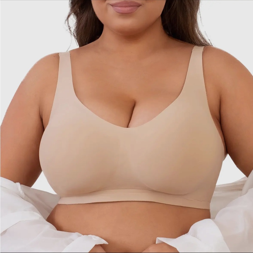 Elegant Beige Seamless Bra